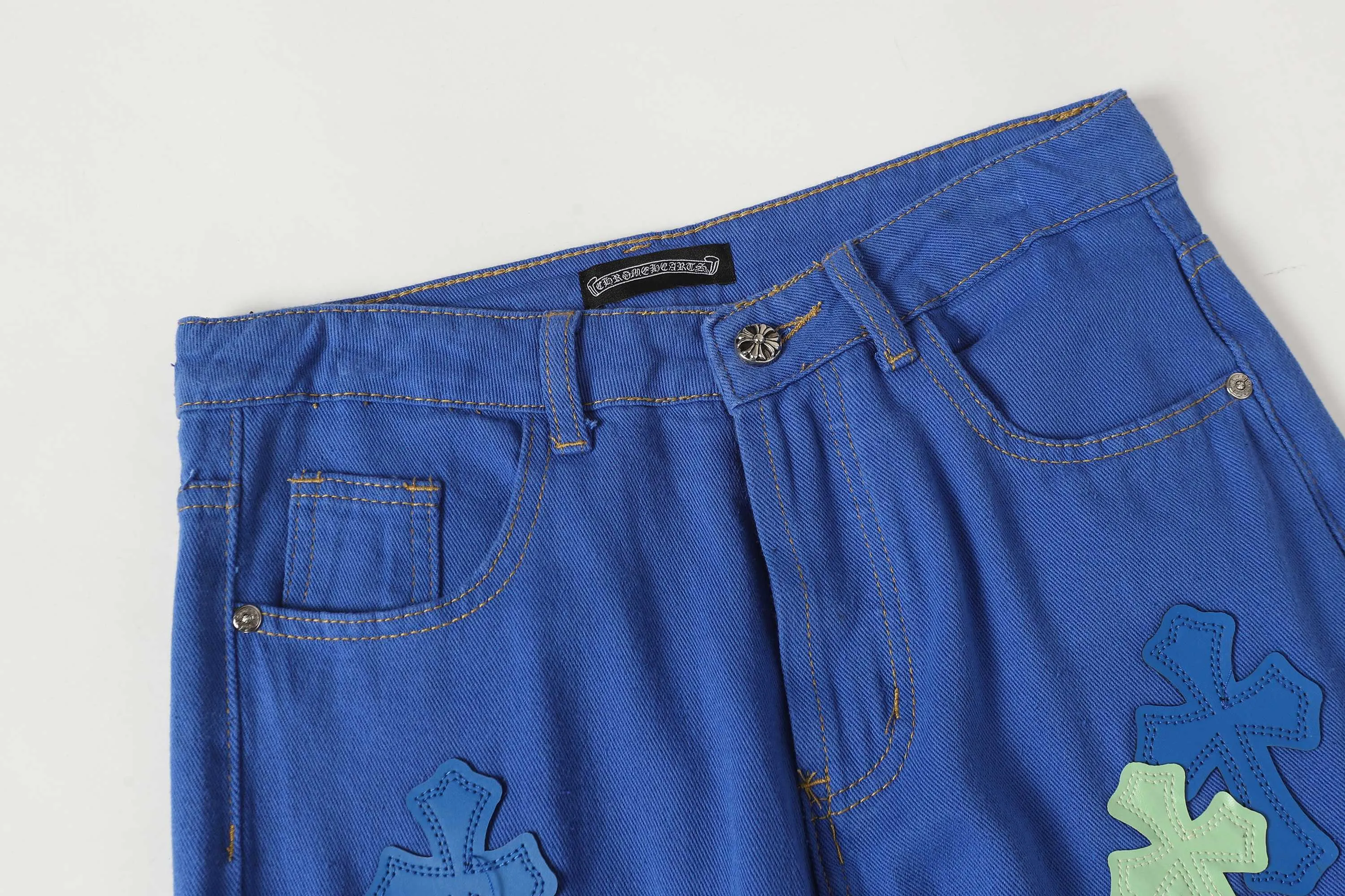 P256 Actual photo [High quality] Coding: LH7408 Color: Picture color Size: S to XXXL - Chrome Hearts/Chrome Hearts Classic colored leather cross washed color cloth unisex denim trousers - Vibe style straight stacked god-level version - Carbon fine bias denim color cloth - Old vintage complete set of hardware - Chrome Hearts high version uses high ounce custom fabrics, enzyme washing and soft color fixation, soft and thick to wear The details are all produced by pure hand polishing and craftsmanship. All-over jacquard fabrics have unique design styles. Multiple processes create a full retro feel. Niche unique non-colliding shirts. Customized old spray-painted buttons. Every detail is crafted with craftsmanship. Size Pants length Waist Hips Unit cm S 98 68 100 M 99 72 104 L 100 76 108 XL 101 80 112 XXL 102 84 116 XXXL 103 88 120